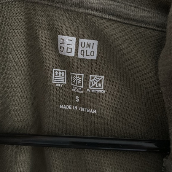 Uniqlo light hooded sweatshirt - Picture 2 of 2